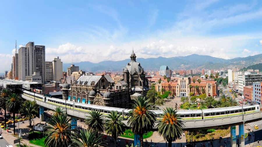 City Tour: Graffiti Tour Comuna 13 + Downtown Medellín - Thirty minutes with Botero’s public art