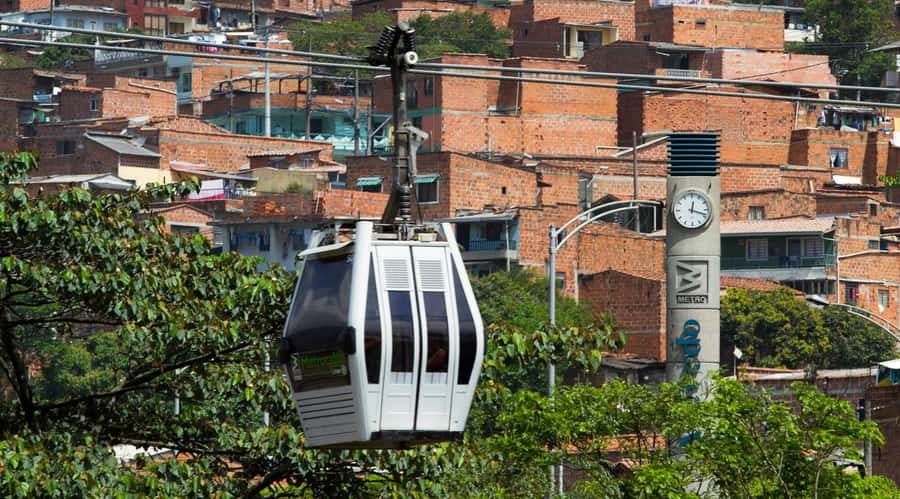 City Tour: Graffiti Tour Comuna 13 + Downtown Medellín - Starting in Parque Berrío and central Medellín