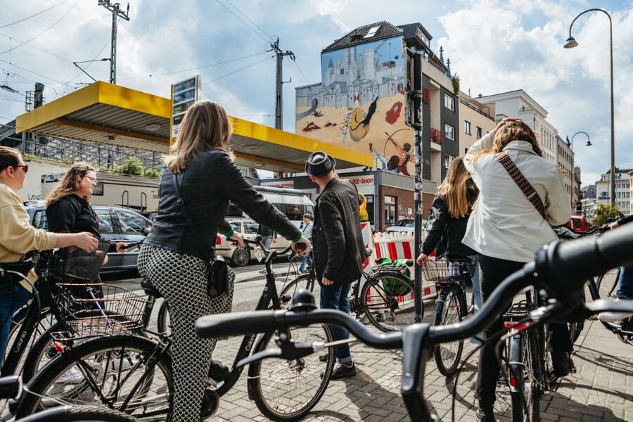 Cologne: Ehrenfeld Street Art Bike Tour - Meeting at Eigelsteintor and setting off
