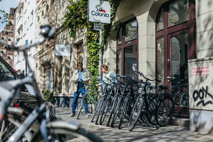 Cologne: Ehrenfeld Street Art Bike Tour - The café break and the value of a slower pause