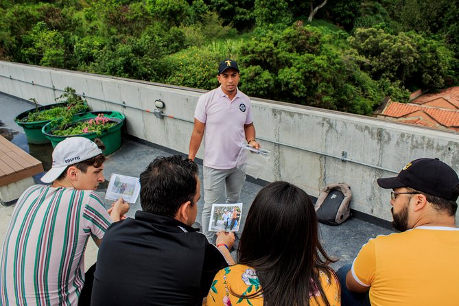 Commune 13, Graffitour street food. History.All inclusive - Why the Comuna 13 escalators matter