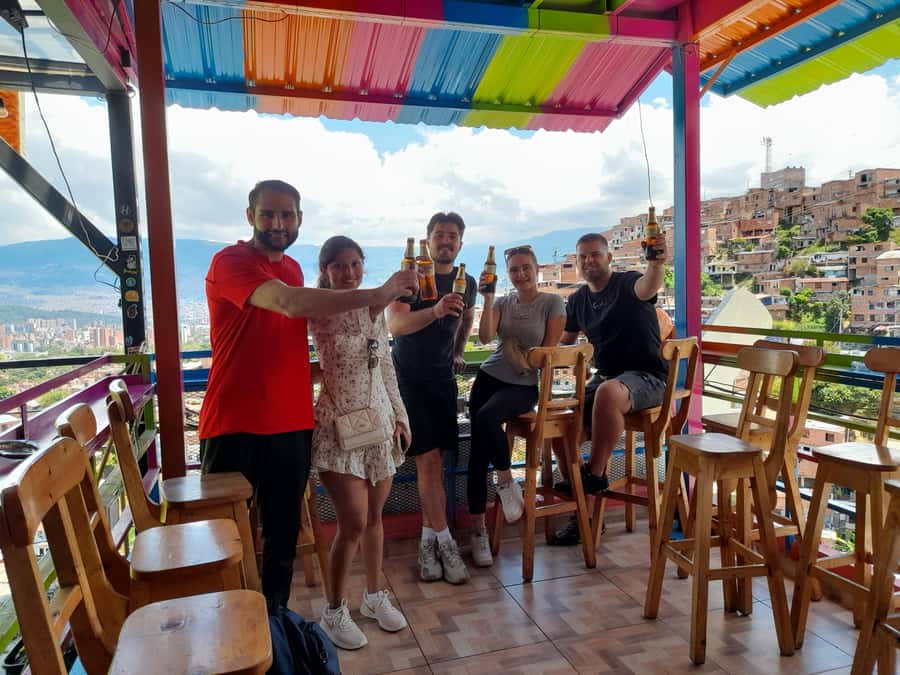 Comuna 13: Graffiti tour & Street Food/drink with telesferic - Key points to know before booking
