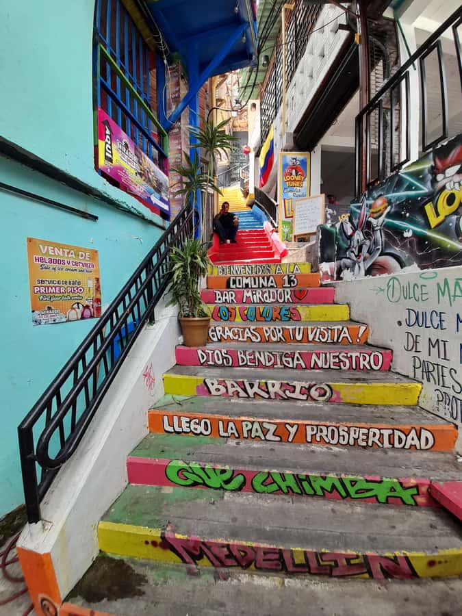 Comuna 13: Graffiti tour & Street Food/drink with telesferic - What the $22 price really includes