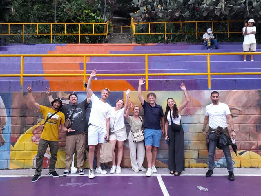 Comuna 13: Graffiti tour & Street Food/drink with telesferic - Starting at Poblado and riding Medellín’s metro