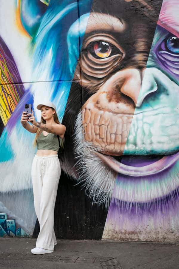 Comuna 13: Graffiti Tour with Tasting, Live Show, & Gallery - Key points at a glance