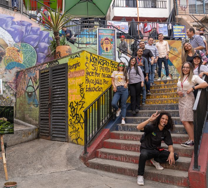 Comuna 13: Graffiti Tour with Tasting, Live Show, & Gallery - Dance and singing bring the art to life