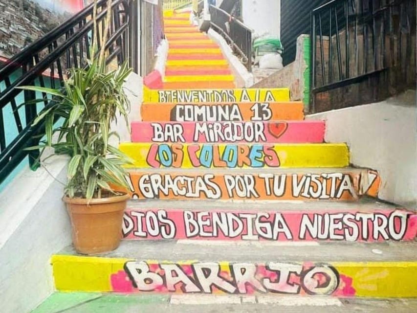Comuna 13: Recorrido de Arte Urbano, Cultura y Resiliencia - Should you book Comuna 13: Art, Culture, and Resilience?