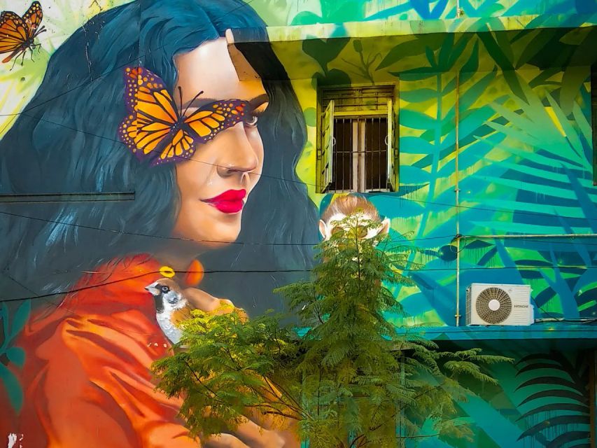 Delhi: Explore Delhi's Street Art & Visit to an Art Centre - Meeting Faizy at Khanna Market