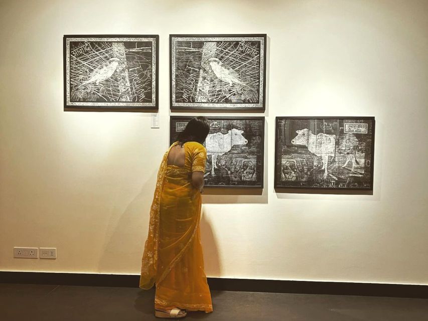 Delhi: Explore Delhi's Street Art & Visit to an Art Centre - Visiting the New Delhi art gallery