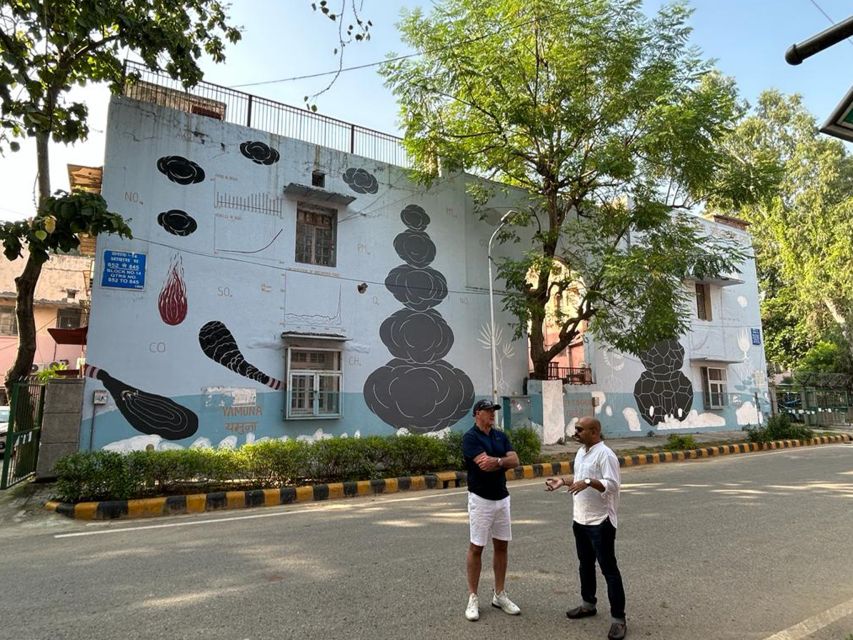 Delhi Street Art Tour: Explore the Murals & Visit a Stepwell - The tuk-tuk ride and the change of pace