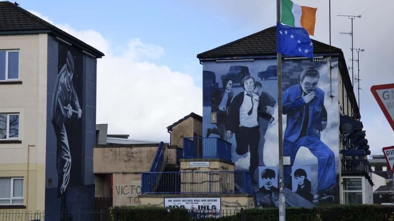 Derry: Bloody Sunday and Bogside Murals Walking Tour - Ending at the Bloody Sunday monument