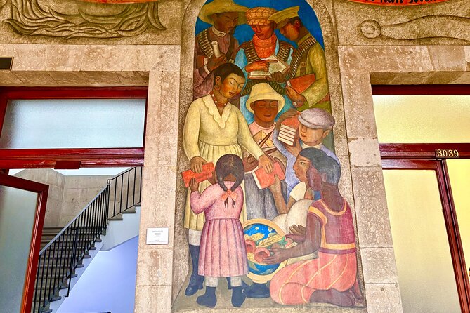 Diego Rivera's murals, hidden treasures - Guides, group size, and language