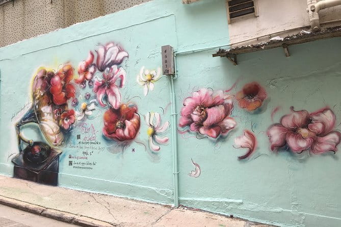 Discover the Best of Hong Kong Street Art - Private tour - Hollywood Road and Its Side Lanes