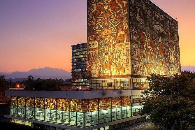 EXCLUSIVE TOUR: Murals+Ciudad Universitaria Stadium-small groups - Architecture, hallways, and green spaces