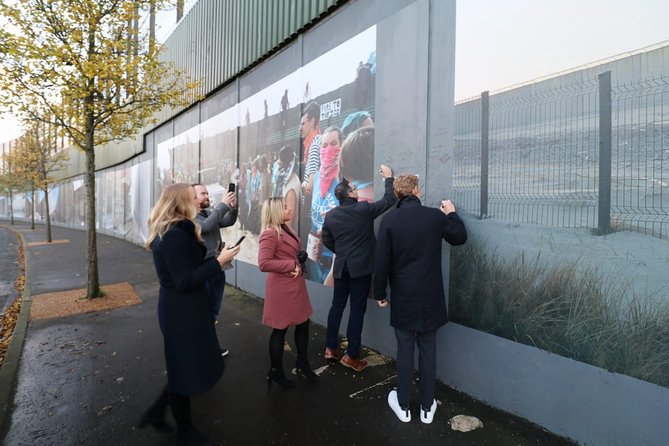 Falls road Murals Walking Tour with former prisoners - Why the private group format matters