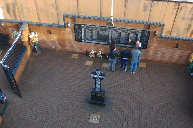 Famous 1.5 hour Belfast Murals Tour - Divis: beginning with Belfast’s viewpoint
