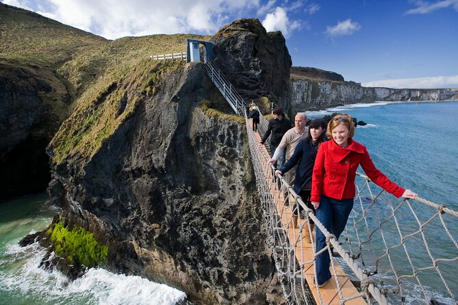 Giant's Causeway and Belfast City Murals Tour inc Game of Thrones Dark Hedges - Transport, timing, and the cruise-ship risk