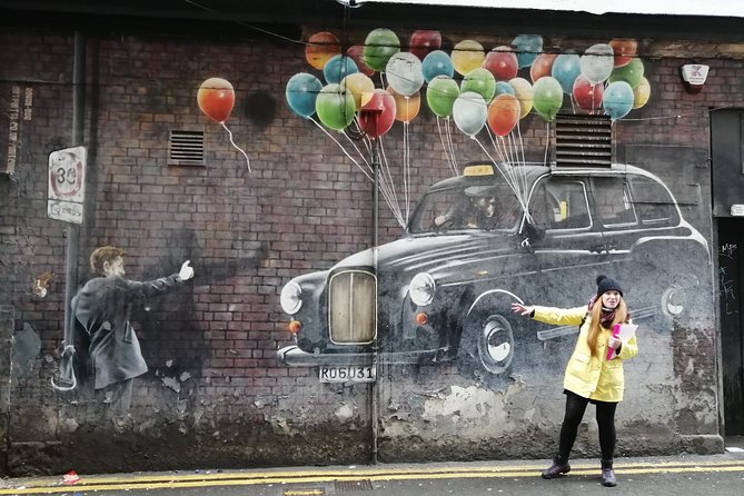 Glasgow Street Art Daily Walking Tour: 2pm - Falling lovers by The Rebel Bear