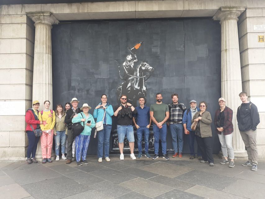 Glasgow: Street Art Guided Walking Tour - Meeting at Mitchell Street and finding your guide
