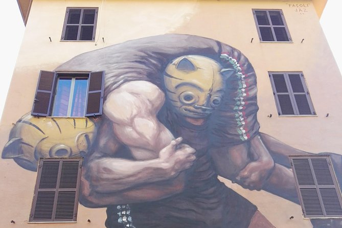 Graffiti art tour in Rome - Trevi Fountain in a 20-minute stop