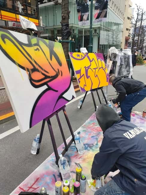 Graffiti in Tokyo Walking Tour: Shibuya and Harajuku - The guide makes the difference
