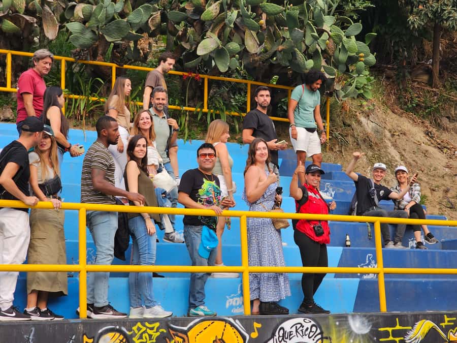 Graffiti Tour comuna 13 and cable car (made by local guides) - Starting at San Javier with a cable-car view