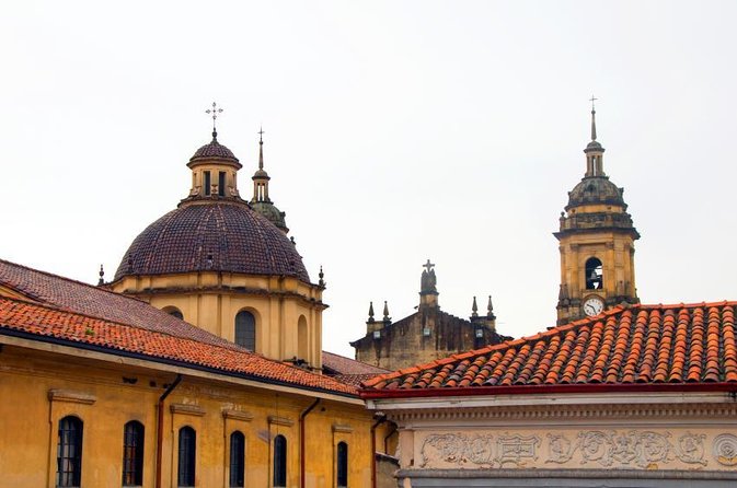 Graffiti Tour in La Candelaria Bogotá with Transportation - Key points at a glance