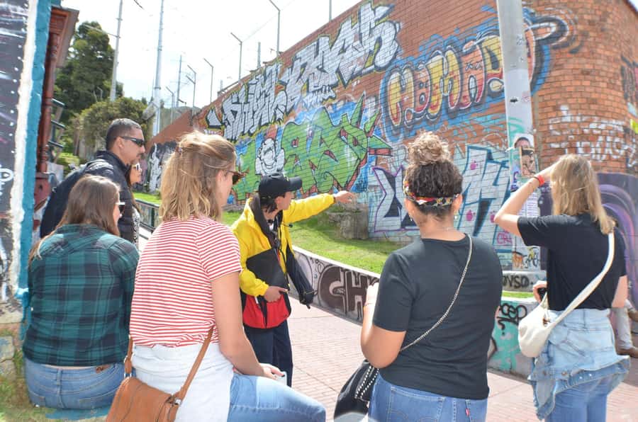 Graffiti Tour in La Candelaria Bogotá with Transportation - How the guides shape the experience
