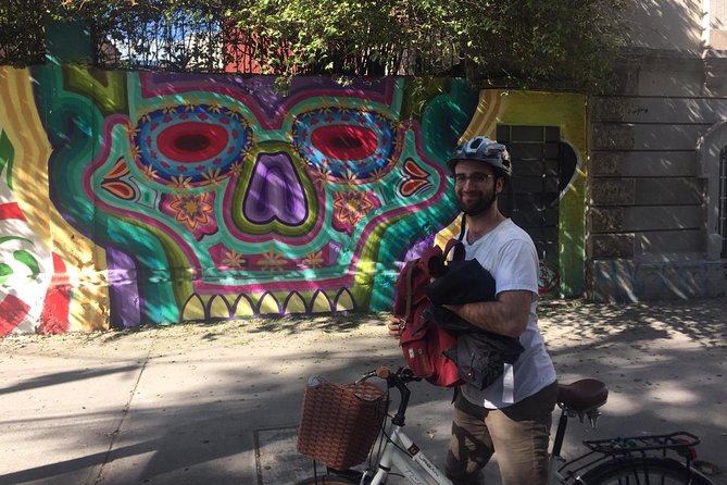 Graffiti & Urban Art Biketour w/ taco stop - Two guisado tacos, not a rushed snack