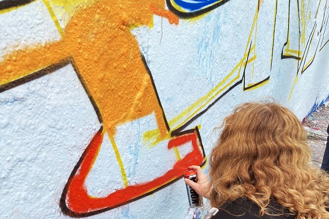 Graffiti Workshop Berlin with professional graffiti artists - Learning the spray can without wasting a wall