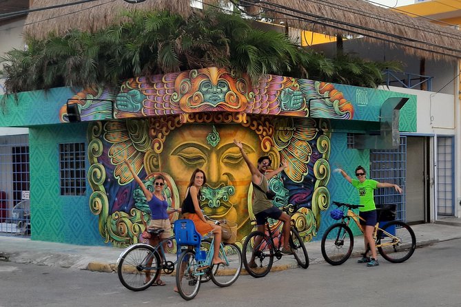 Graffitis & Munchies biketour Playa del Carmen - Seeing Playa through its street art