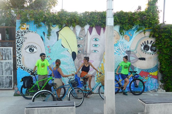 Graffitis & Munchies biketour Playa del Carmen - Starting at the Palacio Municipal at 7:00 a.m.
