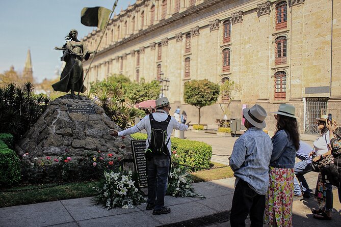 Historic tour in the center and murals of Orozco - The Cross of Squares and Guadalajara’s public heart