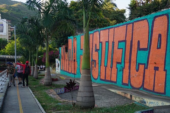 Historical Shared Tour Salsa, Graffiti & Resistance in Cali - La Curva del Boulevard: food, murals, and evening energy
