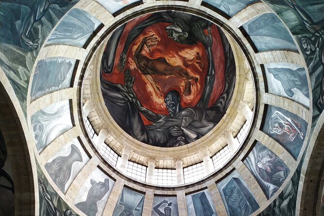 History and Murals: Walking Tour Guadalajara - What the guide adds to the walk
