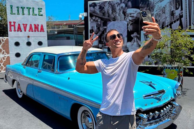 Influencer Experience (Wynwood and CityTour) Miami - Calle Ocho Plaza and the Havana Collection Museum