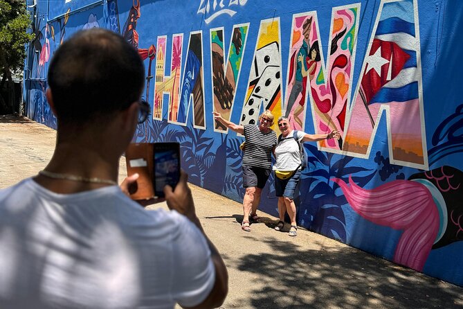 Influencer Experience (Wynwood and CityTour) Miami - Bayside Marketplace and the Miami Window Washers stop