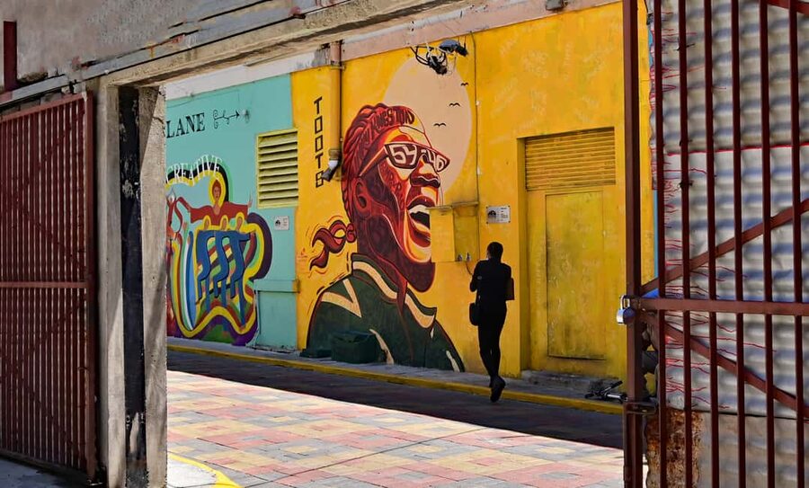 Kingston Creative: Mural Art Walking Tour - Sun, rain, and the practical side of the walk