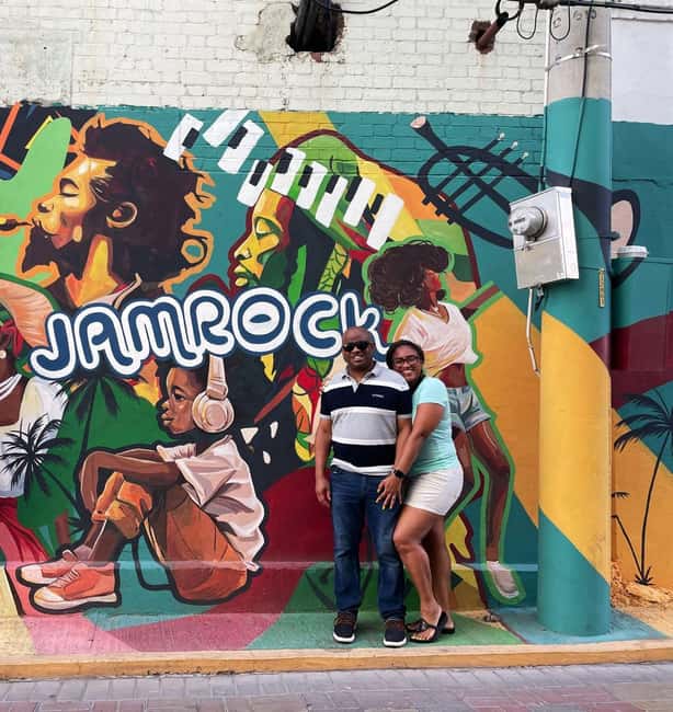 Kingston: Walking Tour with Mural Exploration - Reading Kingston through its murals