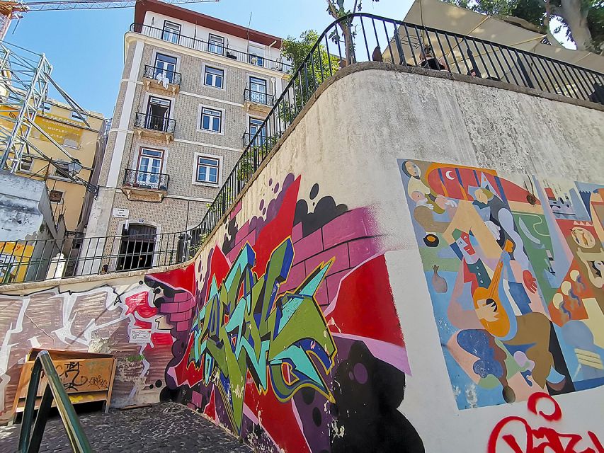 Lisbon: 2-Hour Street Art Photo Tour - Key points at a glance
