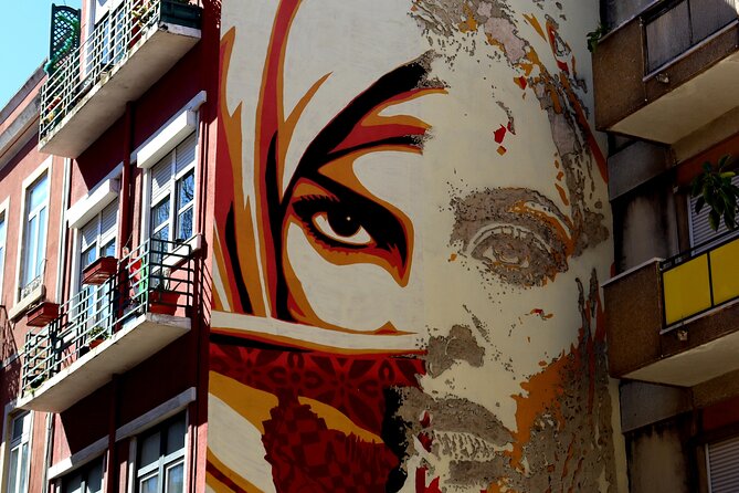 Lisbon Street Art and Lookout Point Tour - A short café break in the local rhythm