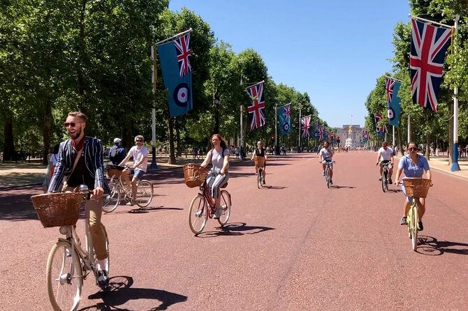 London Bike Tour: Landmarks, Secret Gems, Pub Stop & Street Art - Why a bicycle makes central London easier