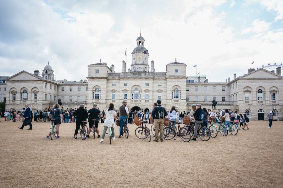 London: Landmarks & Secrets Bike Tour with Pub & Street Art - Why a bicycle works so well in central London