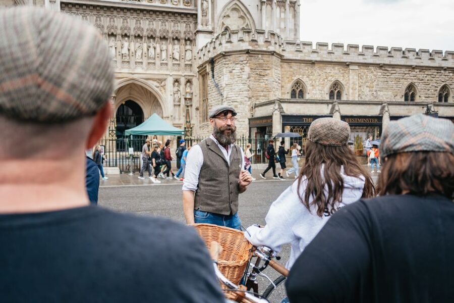 London: Landmarks & Secrets Bike Tour with Pub & Street Art - How hard is the cycling?