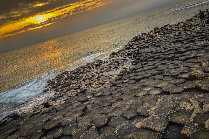 Luxury Giants Causeway Tour in Mercedes + FREE Belfast Mural Tour - Giant’s Causeway: allow time for the stones and the story