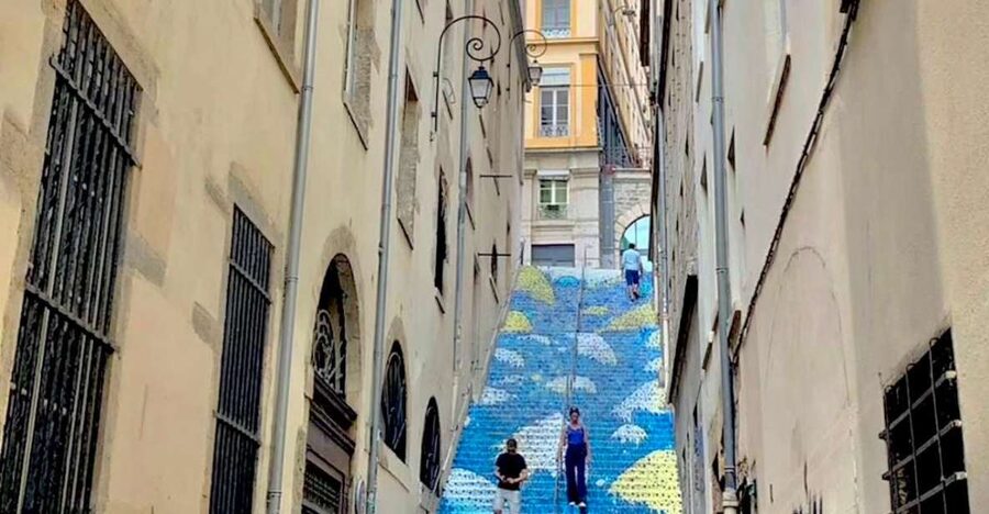 Lyon: Street Art & Street Food Tour - Learning how Lyon’s urban art works