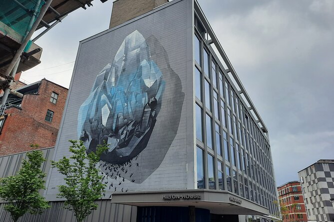 Manchester Street Art: Quest Experience - Queen Victoria’s Statue sets the game in motion