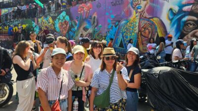 Medellín: Comuna 13 and Graffiti Guided Tour with a Local