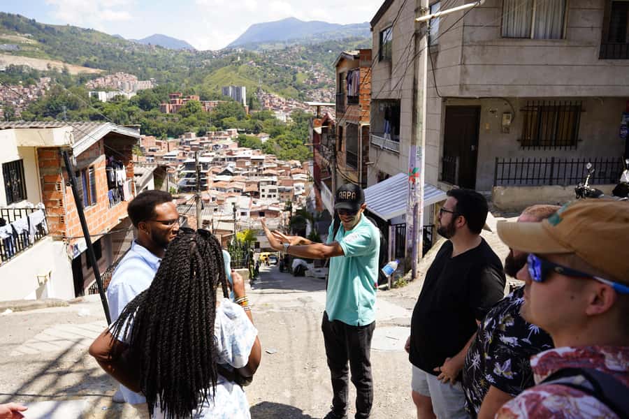 Medellín: Comuna 13 and Graffiti Guided Tour with a Local - Views from the hillside and a rooftop finish