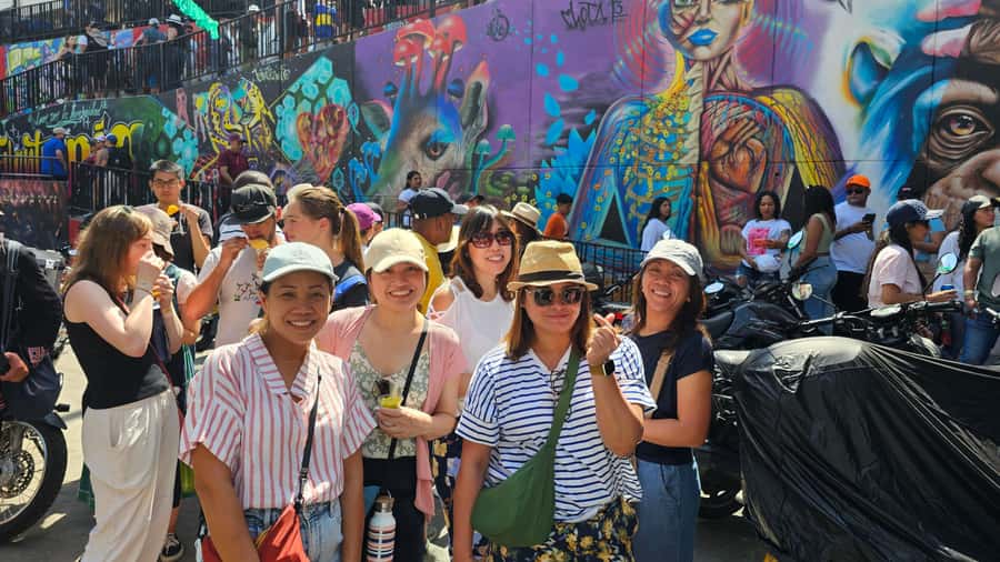 Medellín: Comuna 13 and Graffiti Guided Tour with a Local - Meeting at San Javier without the wrong exit
